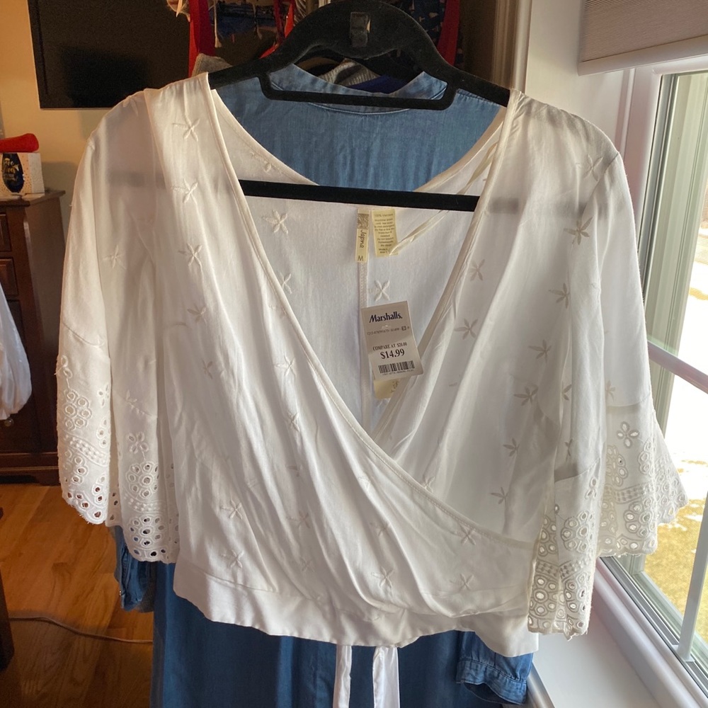 White deep v-neck eyelet crop top